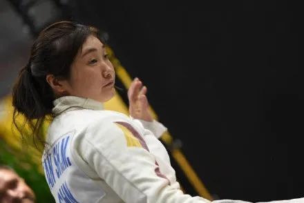 女子佩剑个人b级金牌赛中,    中国选手谭淑梅状态出色