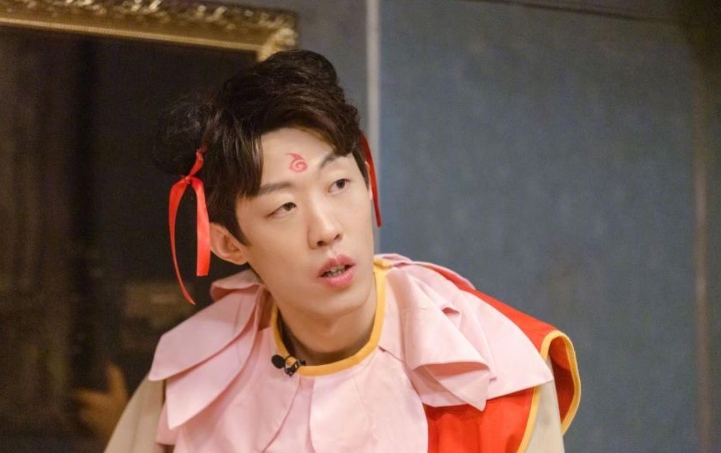 一代名将沦为网红!国足名记炮轰张国伟:狂买热搜炒作2米40