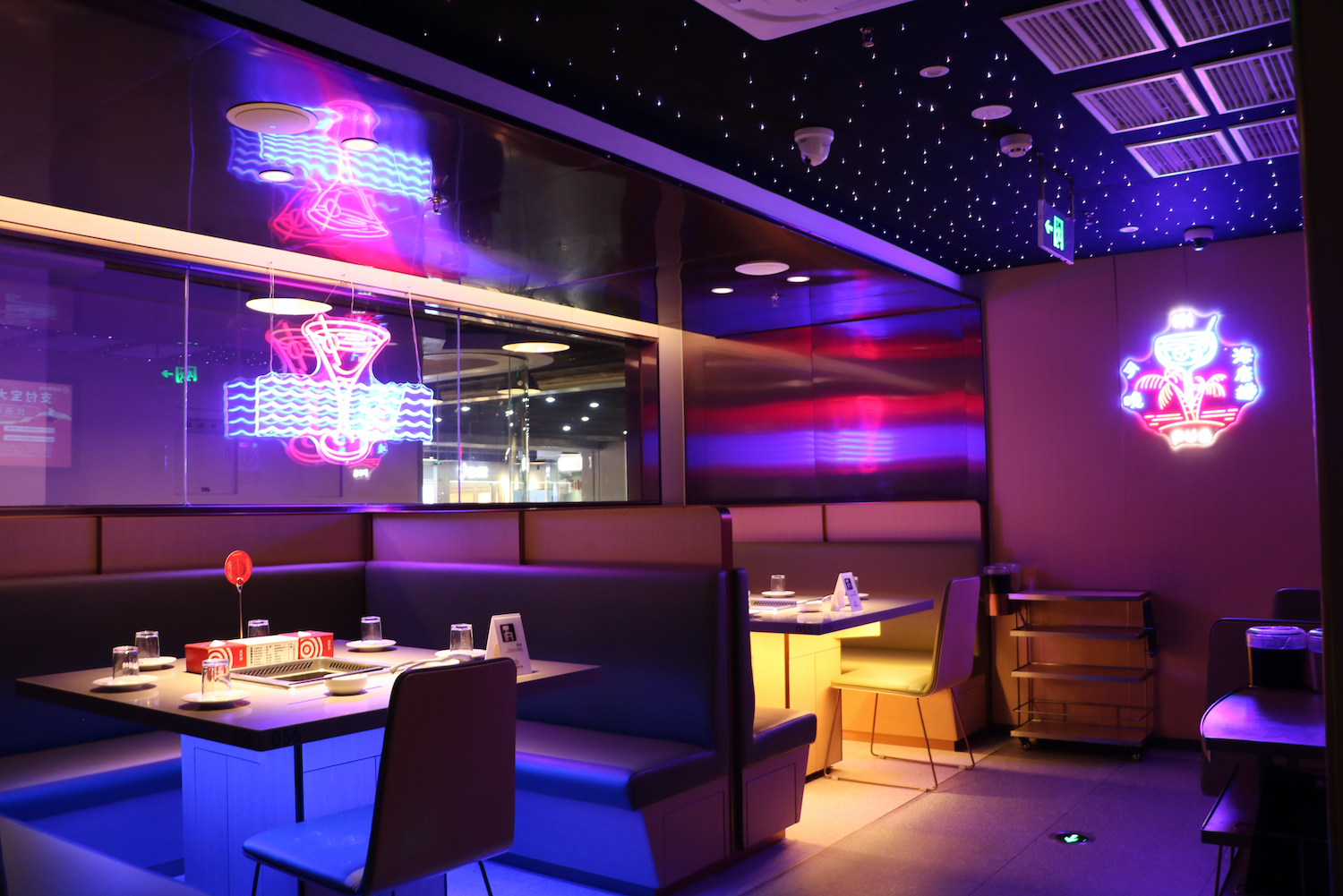 这家海底捞里藏了一个小酒馆