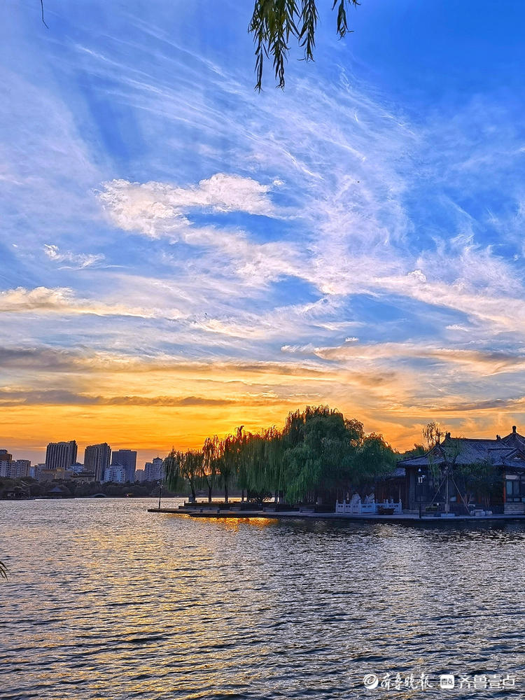 大明湖的晚霞绚丽多彩|大明湖|济南市_新浪新闻