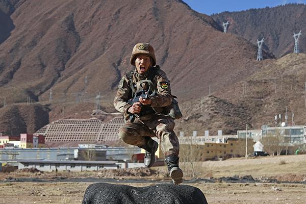 新华社拉萨8月26日电(卢东方,许良钰)西藏昌都某海拔4400米野外驻训场