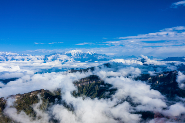 荥经县牛背山图源:荥经县文体旅局
