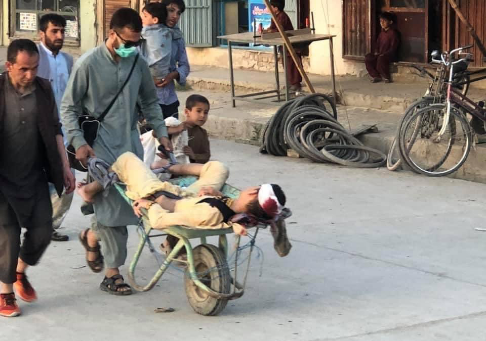 从现场图片可以看到数人受伤。