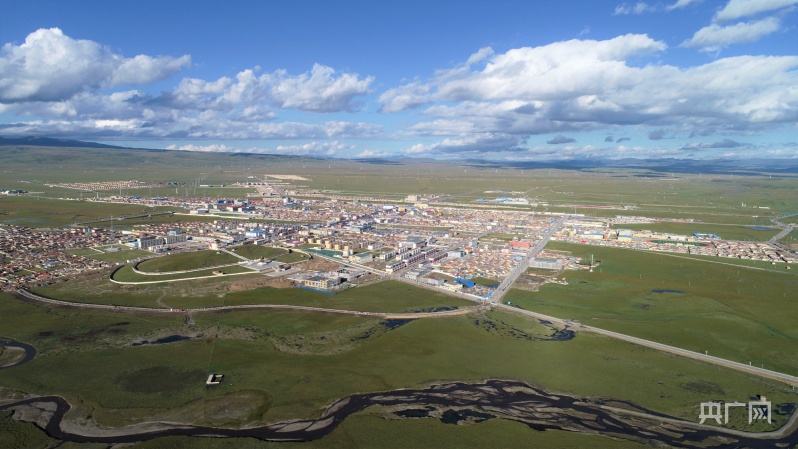 秋日的泽库县城 (央广网发 樊永涛 摄)