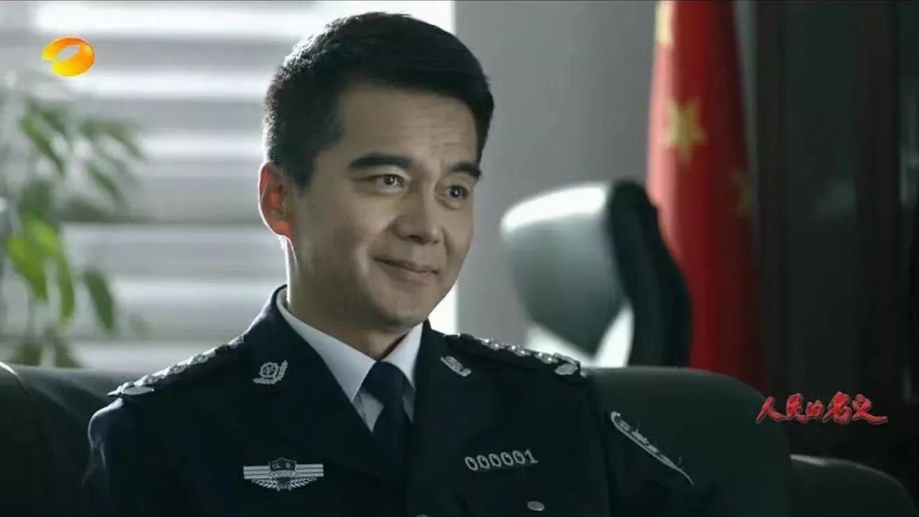 《人民的名义》中,祁同伟是一个具备强烈自尊与自卑的人物.