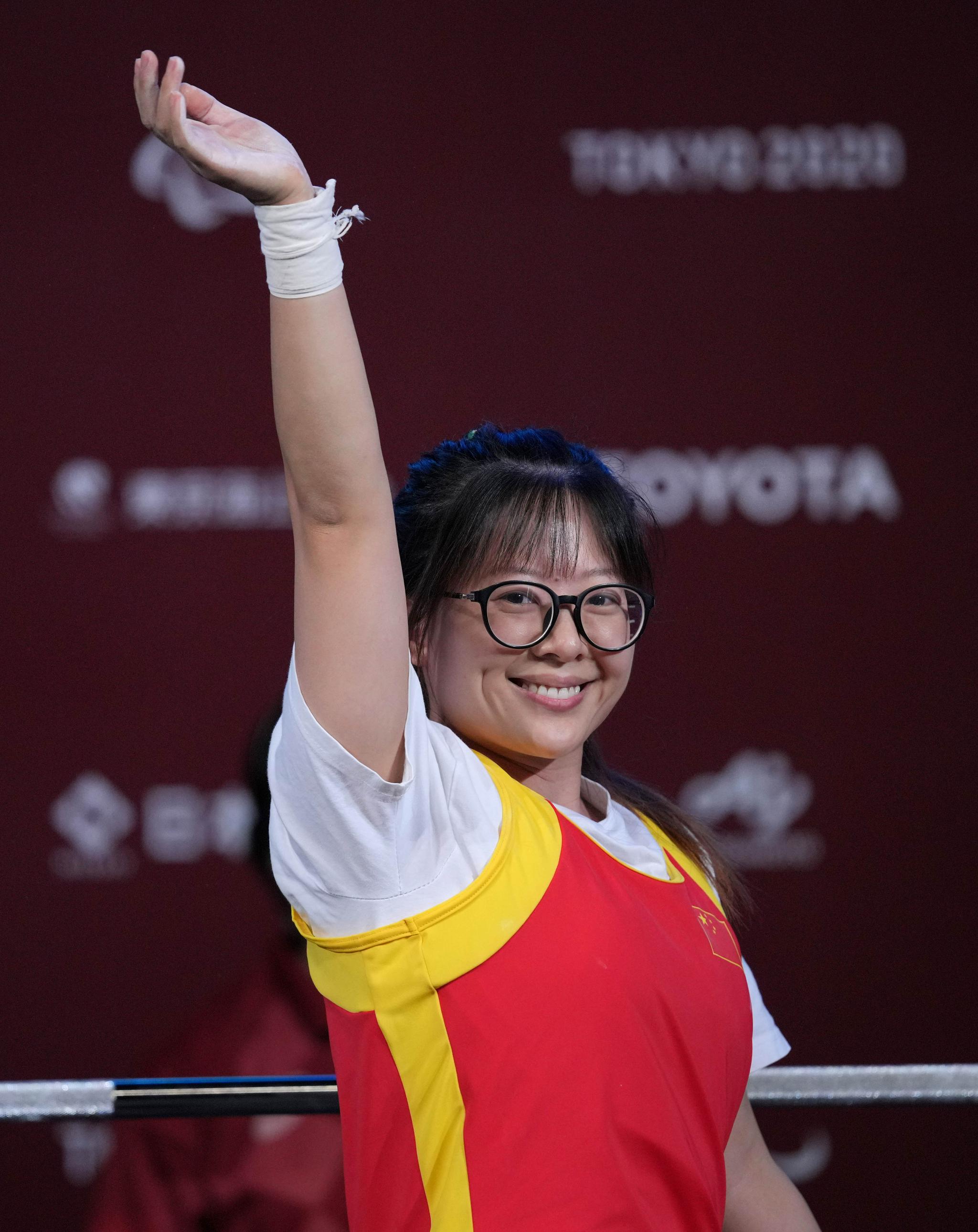 举重——女子45公斤级:崔哲获银牌