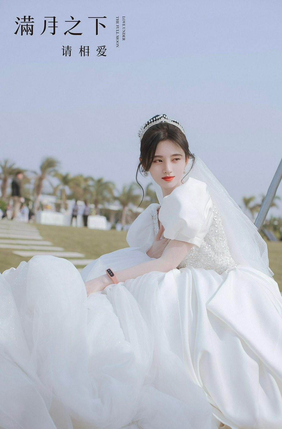 鞠婧祎婚纱造型花絮照曝光 侧颜精致妩媚迷人|鞠婧祎|花絮|侧颜_新浪