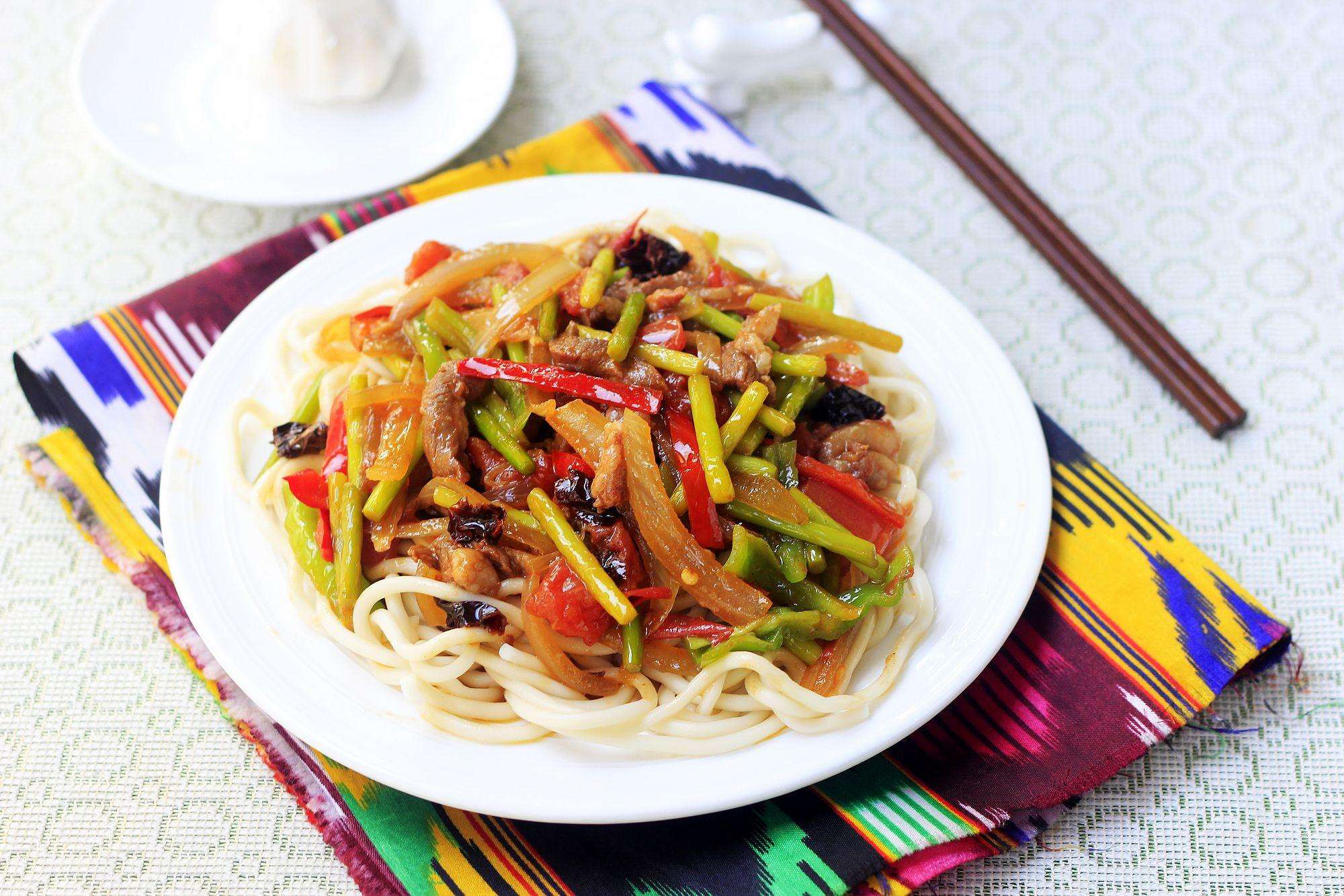 好吃的双椒肉丝拌面