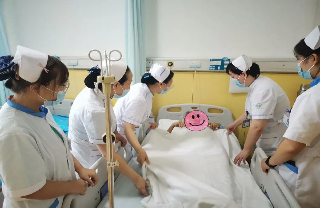 二一五医院:暖心!有温度的守护