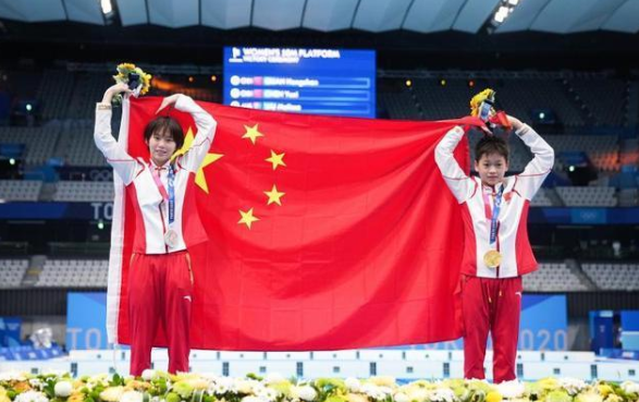 一年长高10厘米!陈芋汐受发育困扰,13岁成世界冠军不比全红婵差休闲区蓝鸢梦想 - Www.slyday.coM 一年长高10厘米!陈芋汐受发育困扰,13岁成世界冠军不比全红婵差休闲区蓝鸢梦想 - Www.slyday.coM