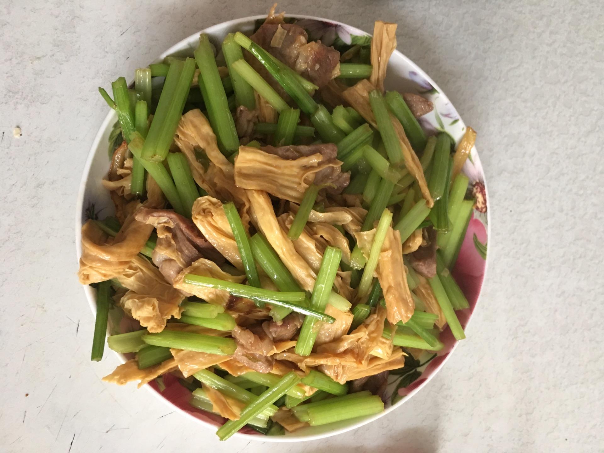 芹菜腐竹炒肉丝
