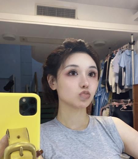 8月25号,媒体大量曝出关于小艺的真实面目.