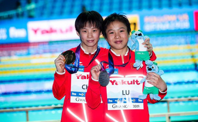 一年长高10厘米!陈芋汐受发育困扰,13岁成世界冠军不比全红婵差休闲区蓝鸢梦想 - Www.slyday.coM 一年长高10厘米!陈芋汐受发育困扰,13岁成世界冠军不比全红婵差休闲区蓝鸢梦想 - Www.slyday.coM