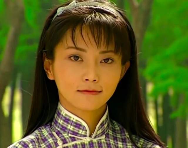 宝藏女孩方瑜非富即贵,家住日租界读艺术学校,比书桓更爱依萍|方瑜|李钰|租界_新浪新闻