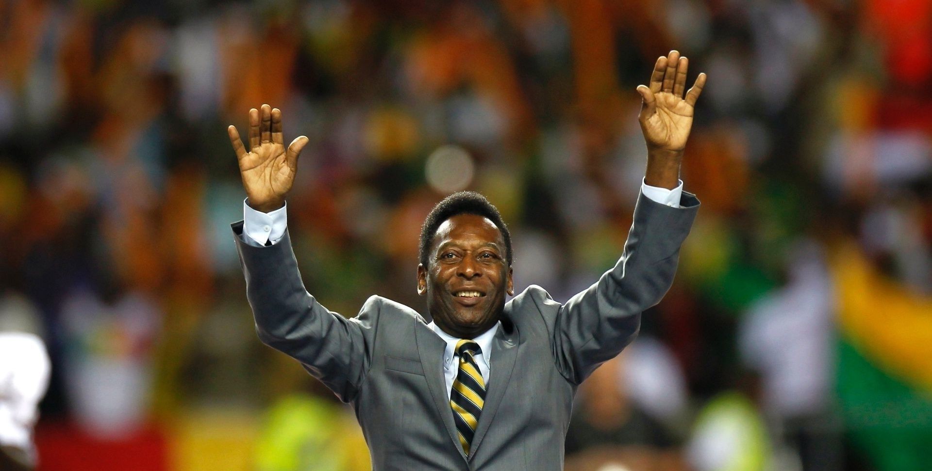 1976年当贝利访问尼日利亚的时候,当时的尼日利亚比拉夫内战爆发,双方