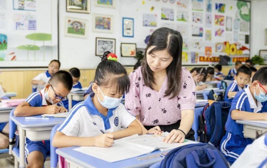 课后延迟服务落地,教师薪资能否得到提升,两省率先做出暖心回应休闲区蓝鸢梦想 - Www.slyday.coM