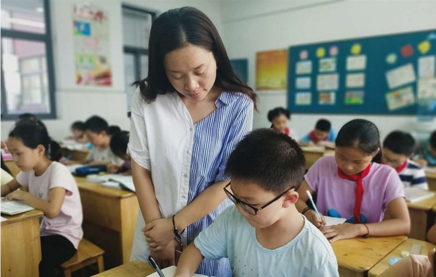 课后延迟服务落地,教师薪资能否得到提升,两省率先做出暖心回应休闲区蓝鸢梦想 - Www.slyday.coM