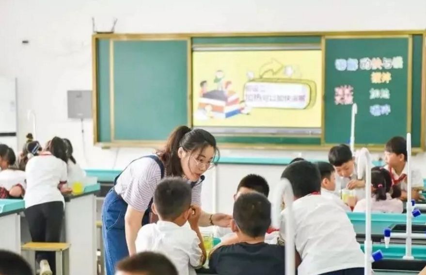 课后延迟服务落地,教师薪资能否得到提升,两省率先做出暖心回应休闲区蓝鸢梦想 - Www.slyday.coM