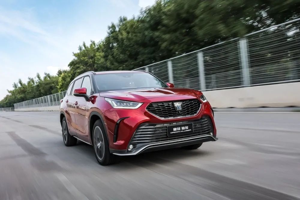 经典回归能否重现传奇一汽丰田皇冠陆放上市售2758万元起