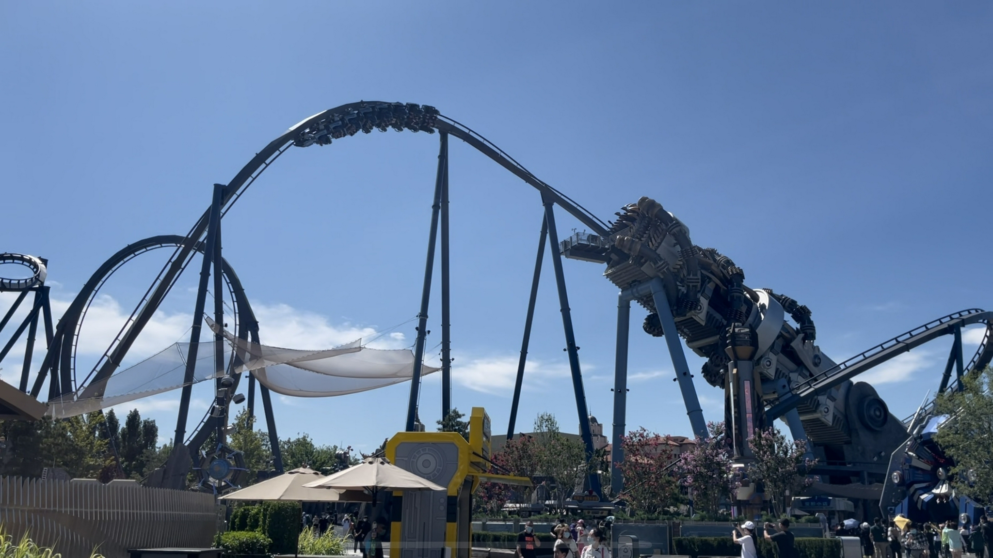 北京环球度假区探营②体验霸天虎过山车的45秒极限加速