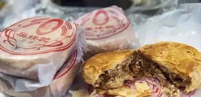 排百米长队还难买，路边黄牛却成箱卖...长沙网红月饼巢娭毑又陷争议！休闲区蓝鸢梦想 - Www.slyday.coM