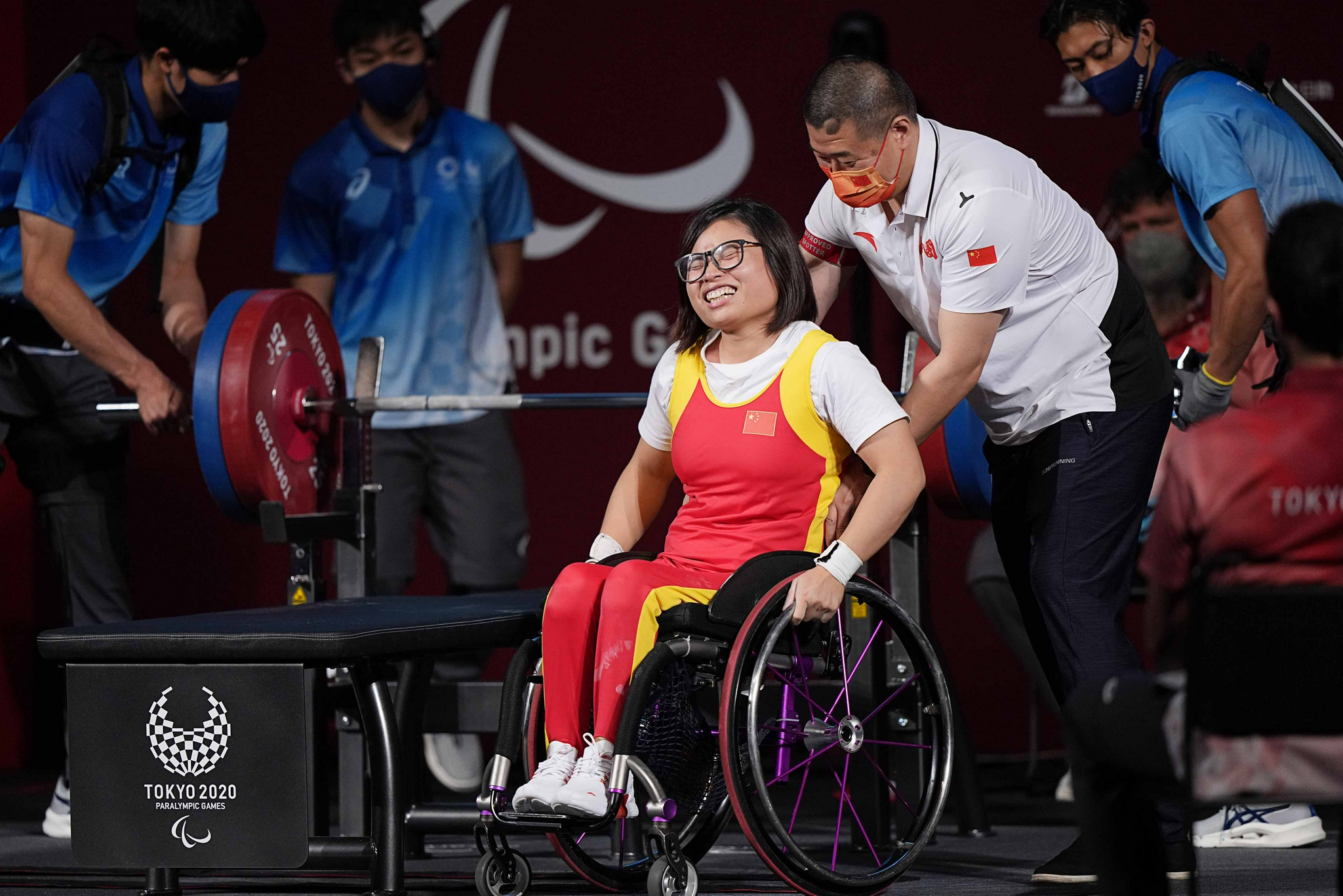 举重胡丹丹夺得女子50公斤级金牌