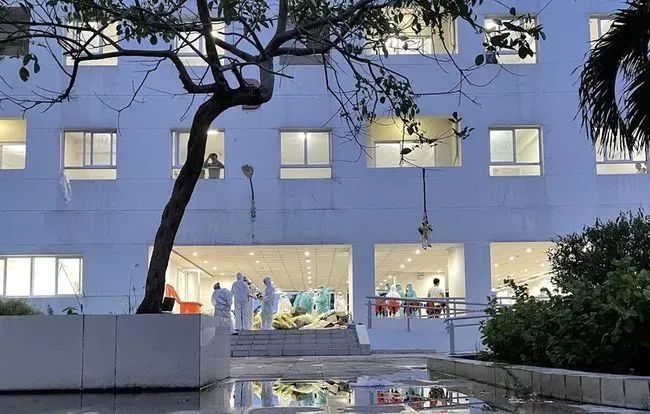 胡志明市一家公寓楼已改为临时医院 再从此次越南流行的新冠肺炎毒株