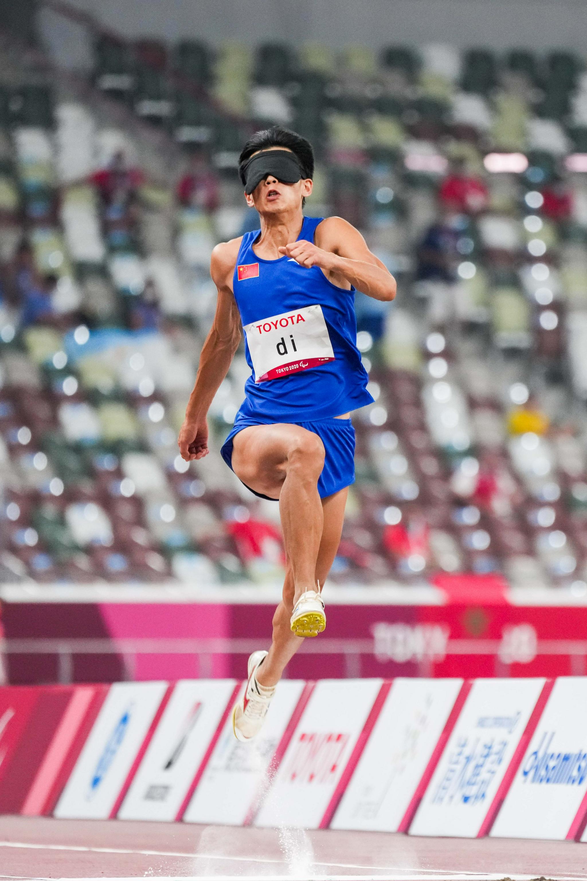 田径——男子跳远t11级:邸东东夺冠