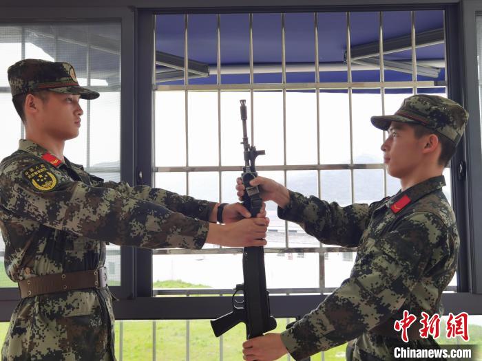 浙江武警战士惜别军旅岁月 亦如"好茶将尽留有回甘"