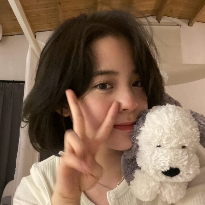 欧阳娜娜翻唱夏天配九宫格自拍微卷短发纯欲氛围感十足