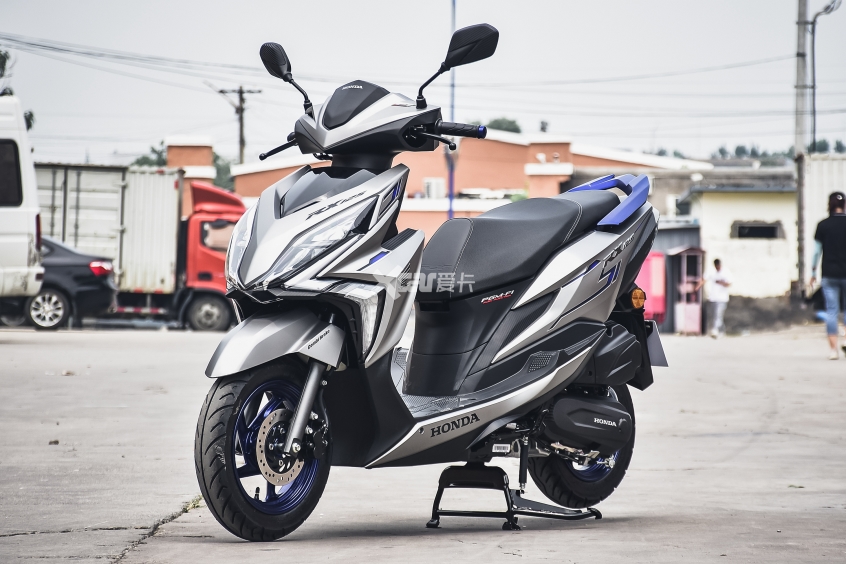 合资踏板中的颜王新大洲本田裂行实拍