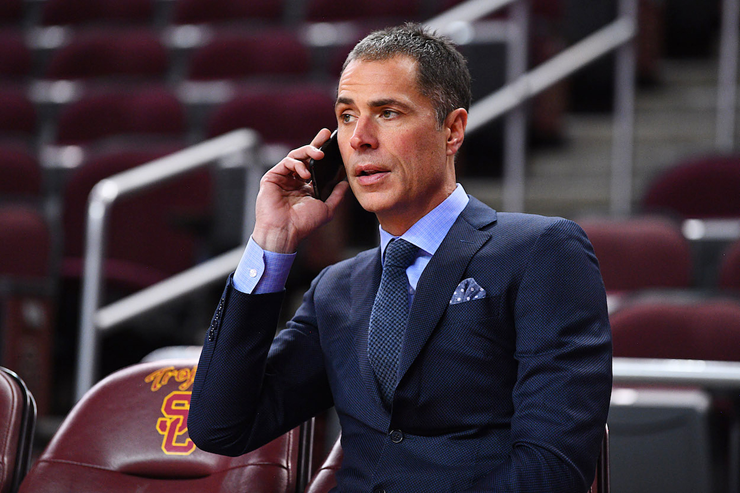 小加索尔不回来？湖人反手就是一交易，将锁定239内线巨兽？休闲区蓝鸢梦想 - Www.slyday.coM