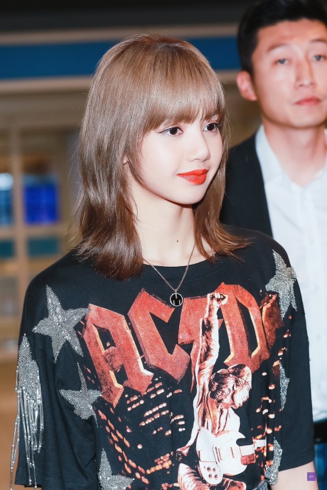 lisa回归预告播放量破500万，果然是女团顶流，看好这次的风格吗|女团|专辑|预告_新浪新闻