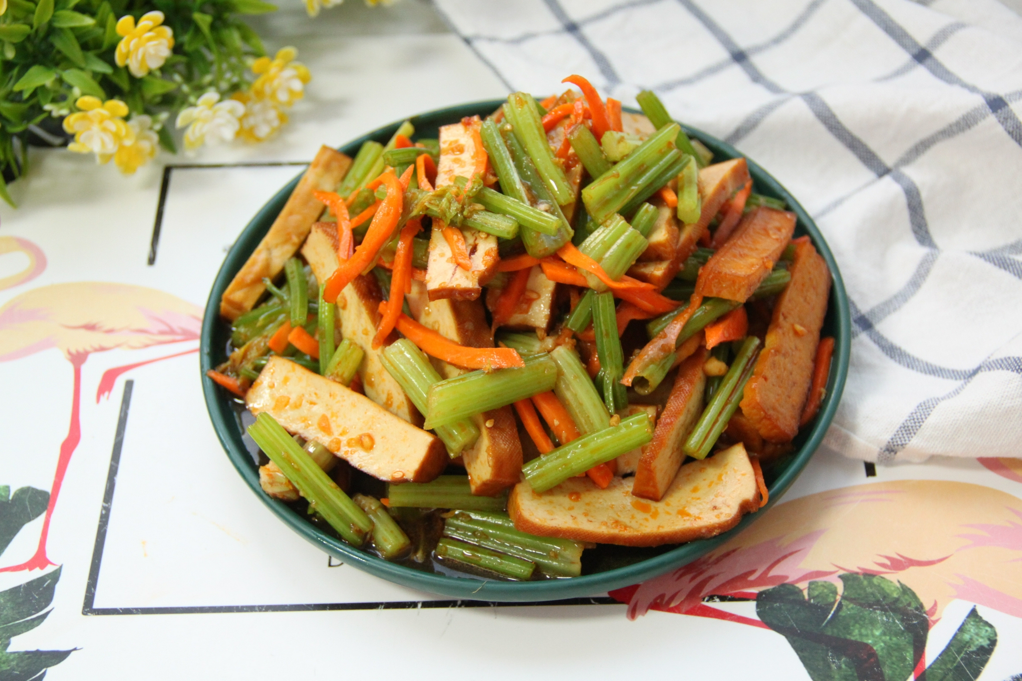 好吃的花生凉拌豆腐干