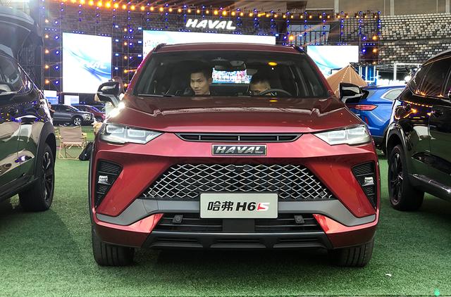 外观更激进,哈弗h6s混动油耗仅4.9l,预售13.89万起