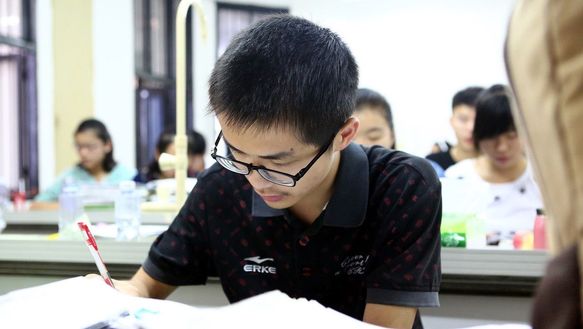 4个原因导致大学生就业难,除了第一点,其它都靠自己改变!休闲区蓝鸢梦想 - Www.slyday.coM