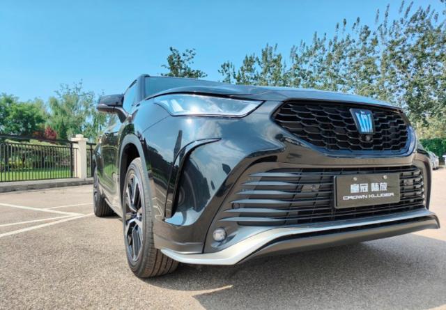 皇冠陆放正式上市,新车到店实拍,更加豪华大气,27.58万元起售