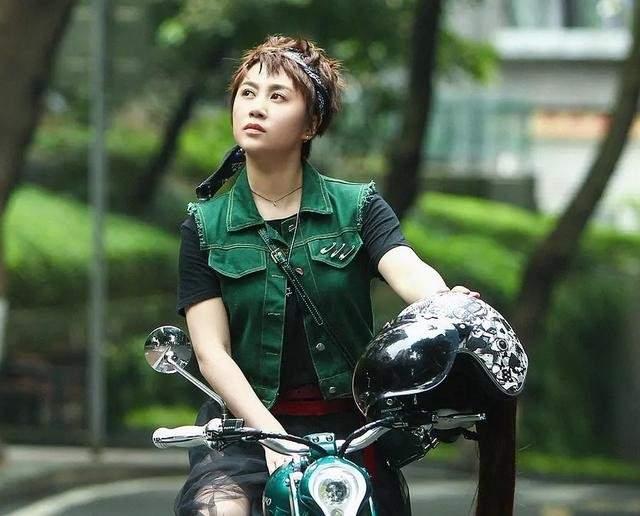 马丽新电影首日票房8万评分26分离开沈腾后她该何去何从