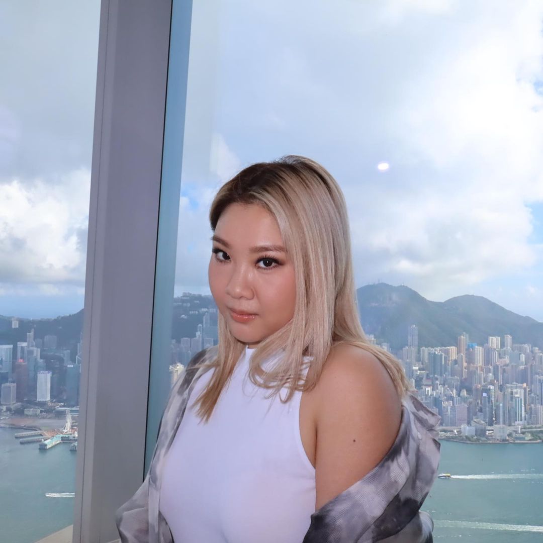 郑欣宜即将继承母亲巨额遗产,曾经穷困潦倒,也不问父亲郑少秋要