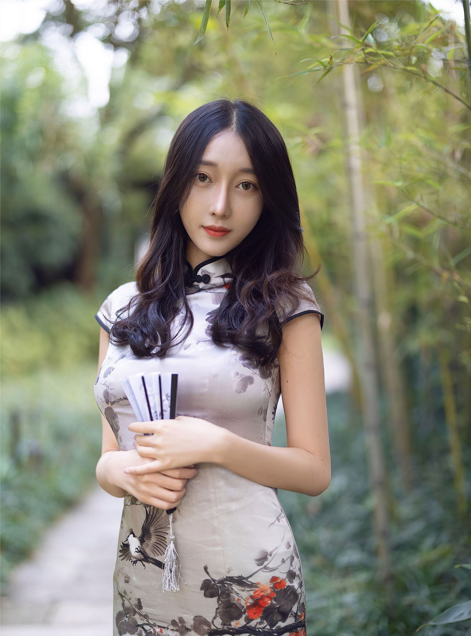 时尚美女小姐姐的装扮再奉上适合发朋友圈的句子第207期