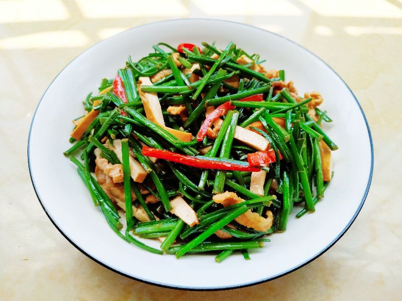 肉丝香干炒韭菜苔的做法