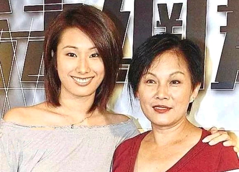 67岁TVB演员李影忘年恋曝光,与小男友甜蜜约会,旁若无人接吻|李影|刘松仁|约会_新浪新闻