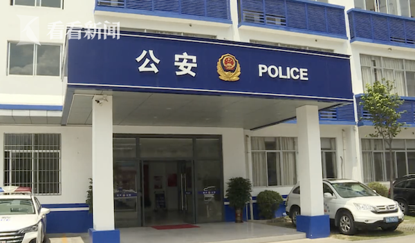 男子手机被偷到派出所报案结果自己却被抓了民警他是在逃人员