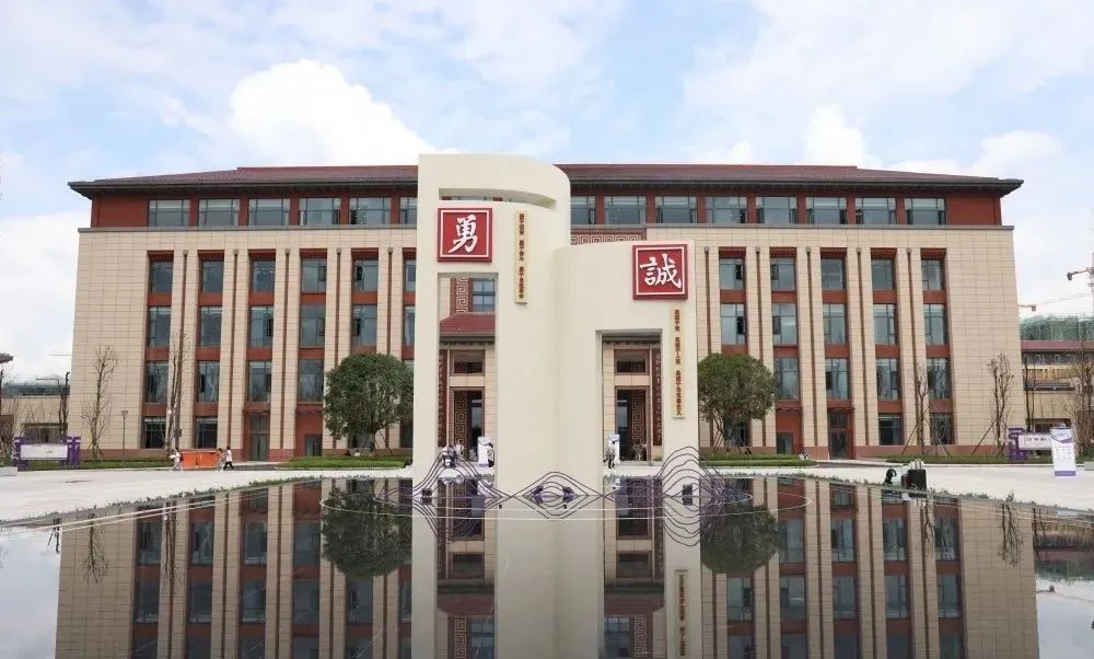 南充300余名高一新生报到南高高坪校区开学啦