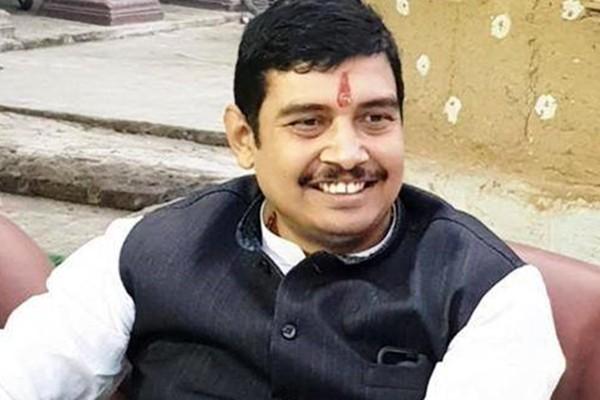 印度议员在家侵犯女学生，被关进监狱之后仍能参加选举，还获胜了休闲区蓝鸢梦想 - Www.slyday.coM