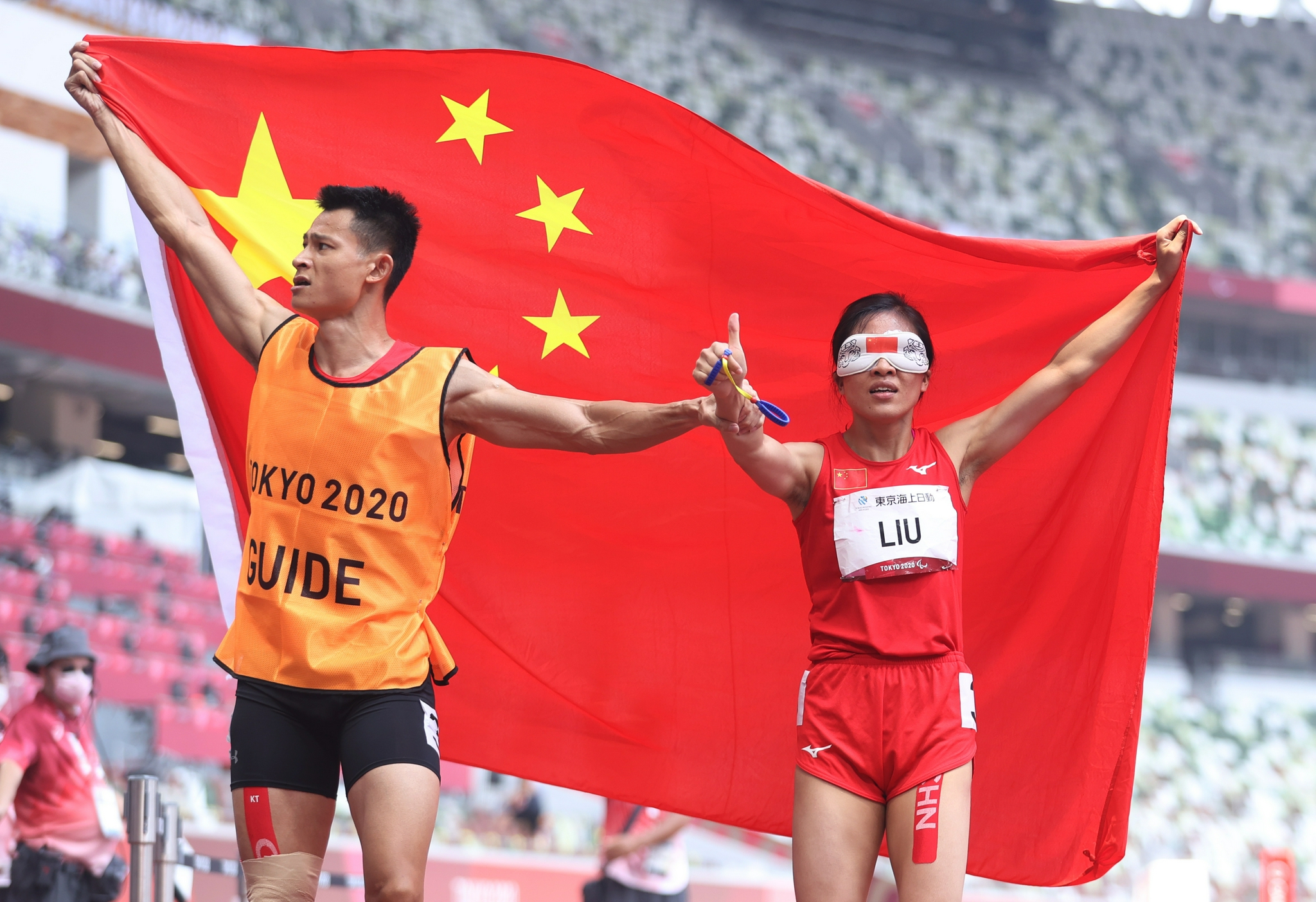 田径女子400米t11级刘翠青刷新残奥会纪录夺冠