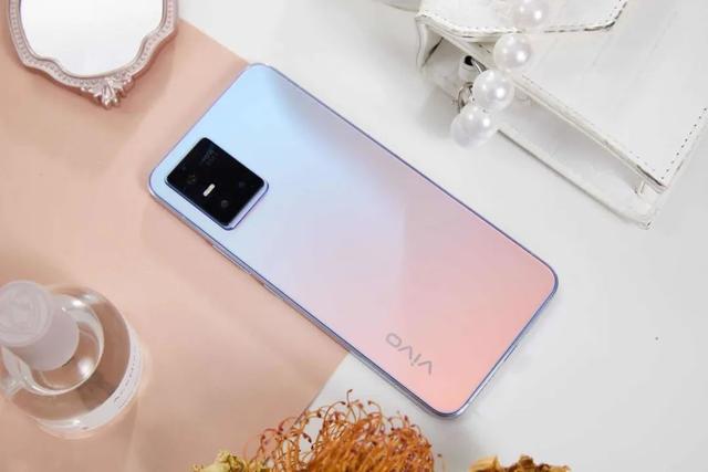 新一代自拍神器vivos10系列让你随时随地获得自拍大片