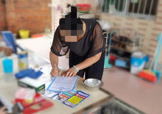 女子藏身商场厕所给骗子转钱，真警察“急哭”休闲区蓝鸢梦想 - Www.slyday.coM