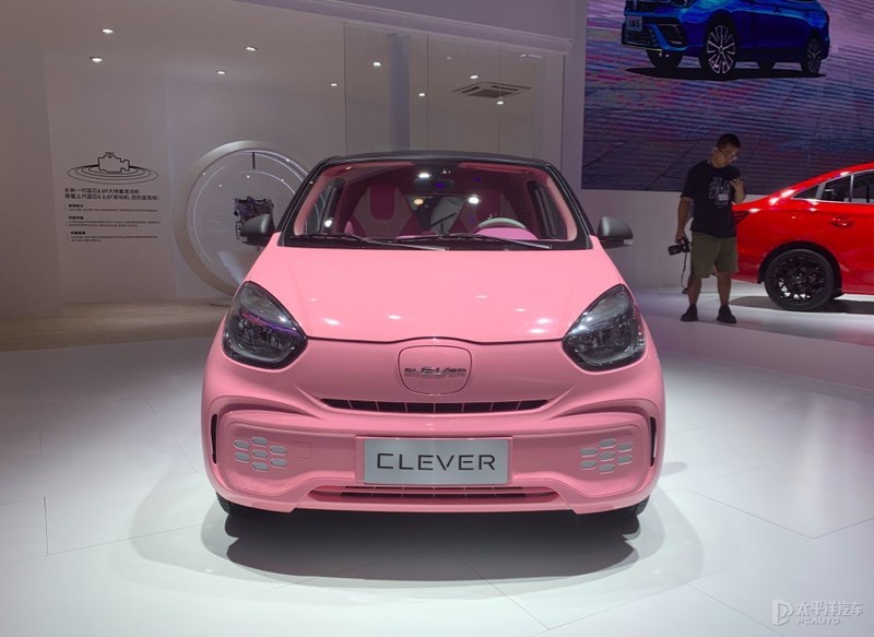 2021成都车展探馆:科莱威clever粉色改装版亮相-新浪汽车