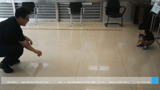 陪玩陪吃！男孩公园走失，派出所民警化身温暖“奶爸”休闲区蓝鸢梦想 - Www.slyday.coM